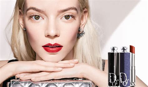 Официальный сайт DIOR .